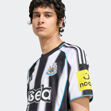 Cargar imagen en el visor de la galería, adidas Men's Newcastle United 25/26 Home Jersey