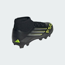 Cargar imagen en el visor de la galería, adidas F50 Club Mid FG J