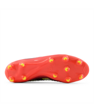 Cargar imagen en el visor de la galería, New Balance Tekela Magia Low Laced FG V4+