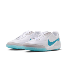 Load image into Gallery viewer, Nike Tiempo Streetgato IC