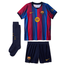 Load image into Gallery viewer, Nike Little Kid's FC Barcelona 26/27 Home Stadium Kit