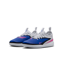 Cargar imagen en el visor de la galería, Nike Jr. Phantom 6 Low Academy IC