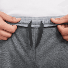 Cargar imagen en el visor de la galería, Nike Academy Men's Dri-FIT Global Football Shorts