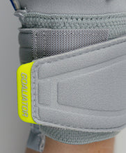 Load image into Gallery viewer, reusch Attrakt Freegel Fusion Goaliator