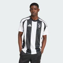 Cargar imagen en el visor de la galería, adidas Men&#39;s Juventus 24/25 Home Jersey
