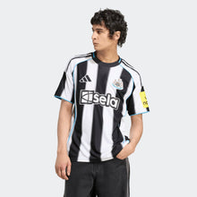 Cargar imagen en el visor de la galería, adidas Men&#39;s Newcastle United 25/26 Home Jersey
