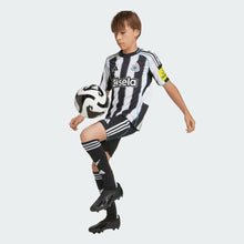 Cargar imagen en el visor de la galería, adidas Youth Newcastle United 25/26 Home Jersey

