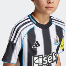 Cargar imagen en el visor de la galería, adidas Youth Newcastle United 25/26 Home Jersey
