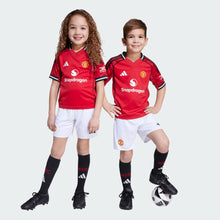 Cargar imagen en el visor de la galería, adidas Manchester United 25/26 Toddlers Home Jersey
