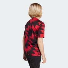 Load image into Gallery viewer, adidas Youth 25/26 Manchester United Pre-Match Shirt
