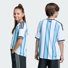 Cargar imagen en el visor de la galería, adidas Youth Argentina Home Stadium Jersey 2026
