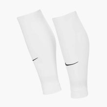 Cargar imagen en el visor de la galería, Nike VaporFast Leg Sleeve
