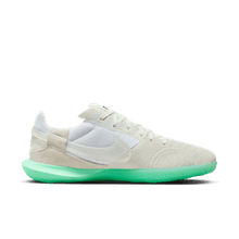 Load image into Gallery viewer, Nike Streetgato IC

