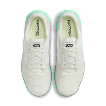 Load image into Gallery viewer, Nike Streetgato IC
