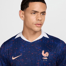 Cargar imagen en el visor de la galería, Nike Men&#39;s France 2025 (Women&#39;s) Home Jersey
