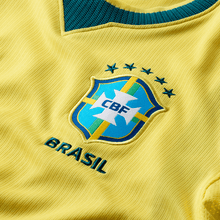 Cargar imagen en el visor de la galería, Nike Big Kids' Brazil 2026 Brazil Home Stadium Jersey
