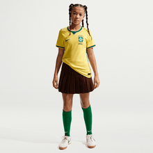 Cargar imagen en el visor de la galería, Nike Big Kids' Brazil 2026 Brazil Home Stadium Jersey
