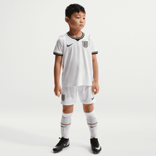Cargar imagen en el visor de la galería, Nike Little Kids' England 2026 Home Stadium Kit
