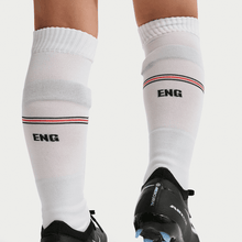 Cargar imagen en el visor de la galería, Nike Little Kids' England 2026 Home Stadium Kit
