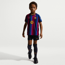 Cargar imagen en el visor de la galería, Nike Little Kid's FC Barcelona 26/27 Home Stadium Kit

