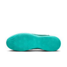 Load image into Gallery viewer, Nike Streetgato IC
