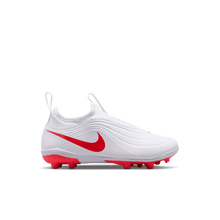 Cargar imagen en el visor de la galería, Nike Jr. Tiempo Maestro Club Flex FG/MG PS
