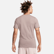 Cargar imagen en el visor de la galería, Nike Men&#39;s Tottenham Hotspur FC T-Shirt

