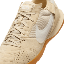 Load image into Gallery viewer, Nike Streetgato IC
