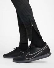 Cargar imagen en el visor de la galería, Nike Men&#39;s FC Barcelona Strike Knit Soccer Pants
