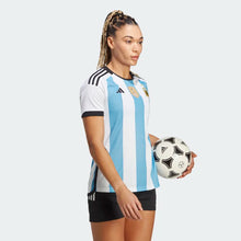 Cargar imagen en el visor de la galería, adidas Women&#39;s Argentina 2022 Home Jersey WC Winners
