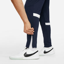 Cargar imagen en el visor de la galería, Men&#39;s Nike Dri-Fit Training Pant

