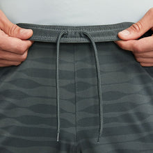 Cargar imagen en el visor de la galería, Nike LFC Strike Short
