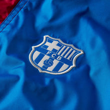 Cargar imagen en el visor de la galería, Nike Mens Barcelona 21/22 Anorak Jacket
