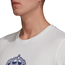 Cargar imagen en el visor de la galería, Men&#39;s adidas Real Madrid DNA Graphic Tee
