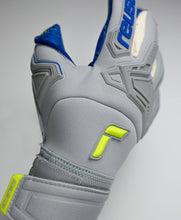 Load image into Gallery viewer, reusch Attrakt Freegel Fusion Goaliator
