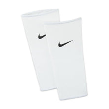 Cargar imagen en el visor de la galería, Nike Guard Lock

