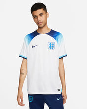 Cargar imagen en el visor de la galería, Nike Men&#39;s England 2022 Stadium Home Jersey
