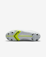 Cargar imagen en el visor de la galería, Nike Jr. Mercurial Superfly 8 Academy FG/MG
