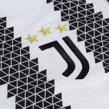 Cargar imagen en el visor de la galería, adidas Juventus 22/23 Home Jersey Youth
